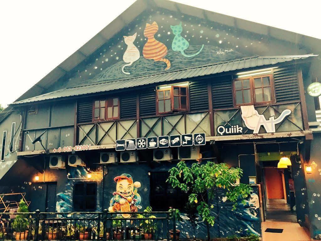 Quiikcat Acomodação com café da manhã Kuching Exterior foto